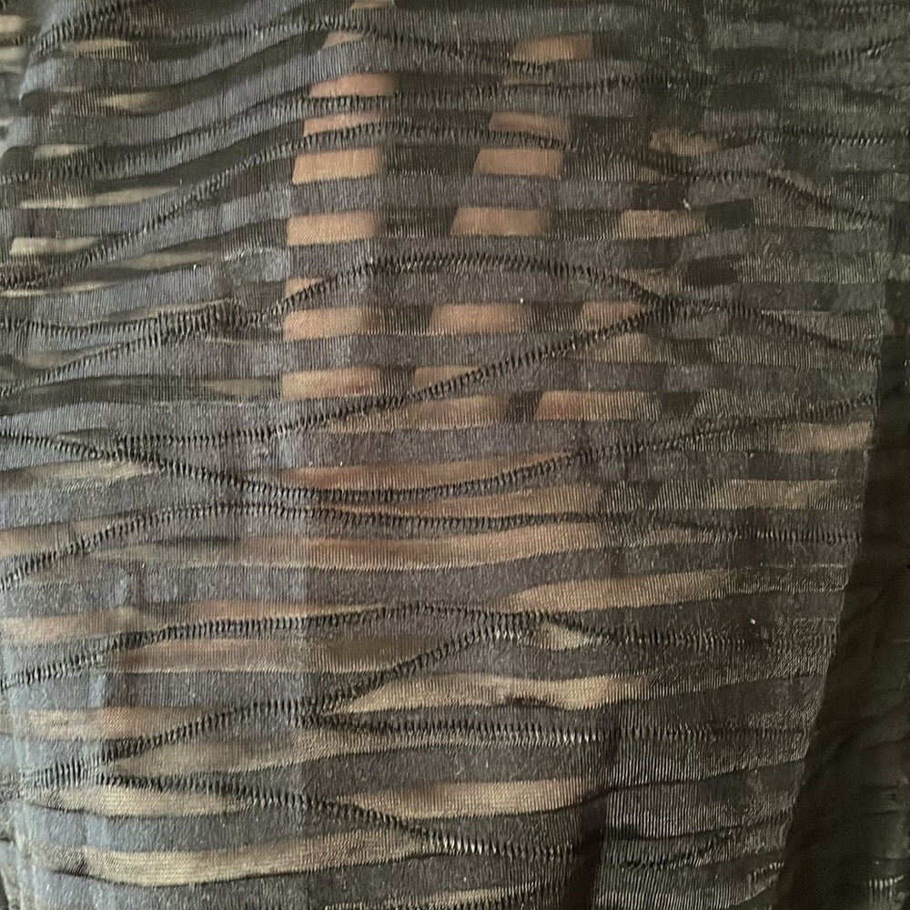 Super Soft Sheer Mesh Patterned Black Stripe Boxy Cap Sleeve Tee - Picture 3 of 3